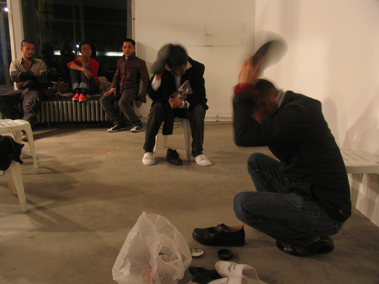 Photographic documentation of RYLLEGA Berlin (Performance by Truong Tan, 16 September 2008)